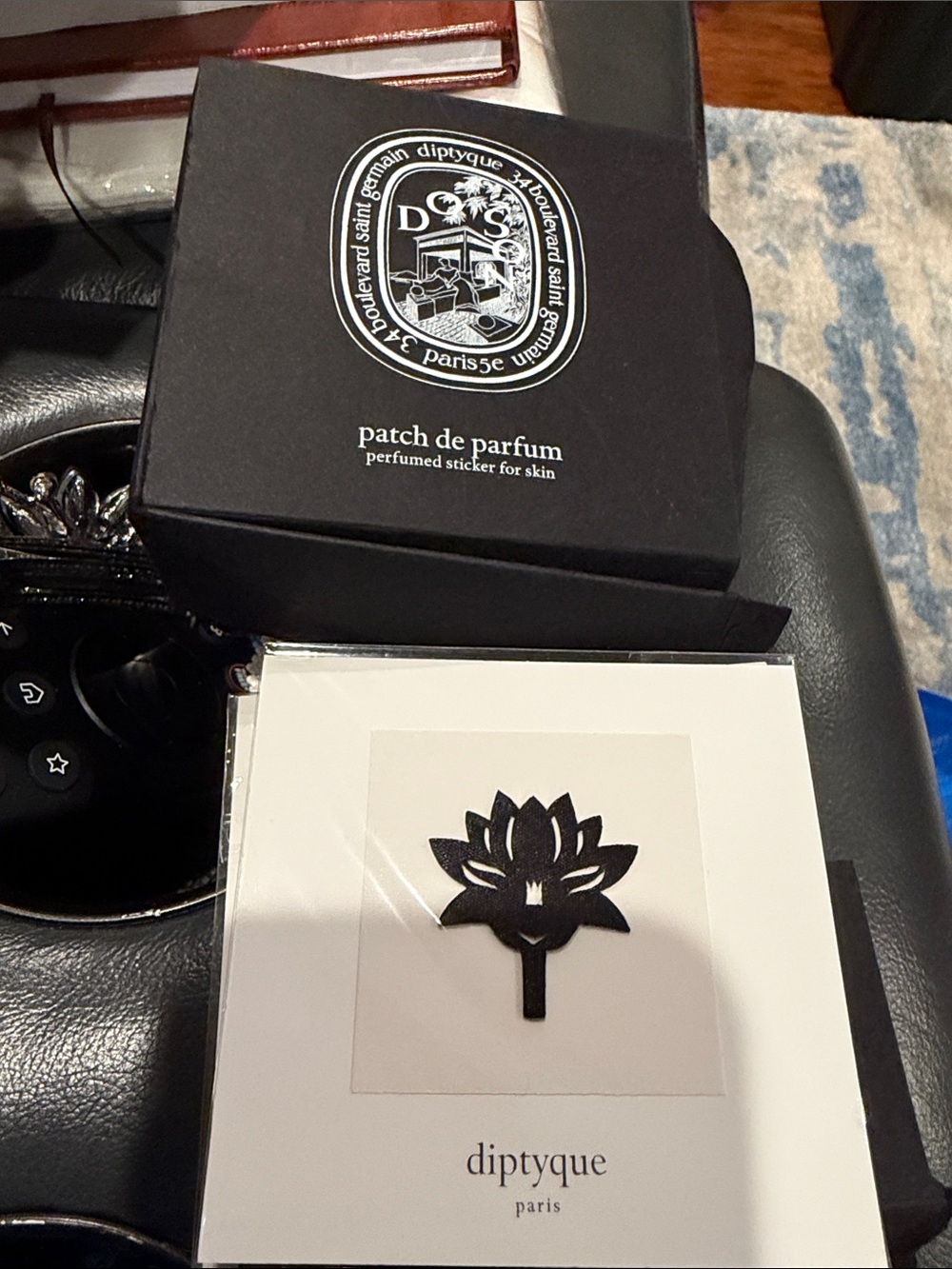 diptyque Black Floral Lotus Perfumed Skin Patch (5)